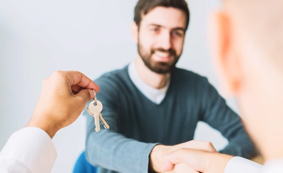 Bild der Schlüsselübergabe an den Kunden