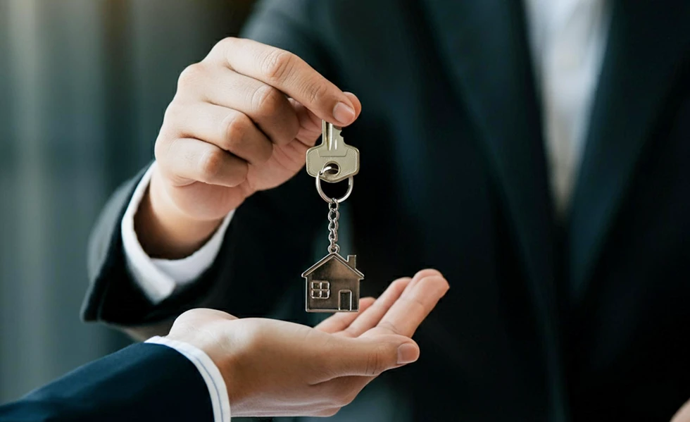 Bild der Schlüsselübergabe an den Kunden